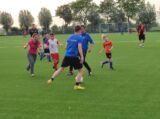 Laatste training S.K.N.W.K. JO9-1 van seizoen 2022-2023 (partijtje tegen de ouders) (31/178)